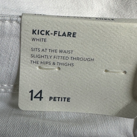 Brand New J. Jill Kick Flare White Jeans Size 14 Petite P Ankle length Raw Hem - Picture 5 of 8